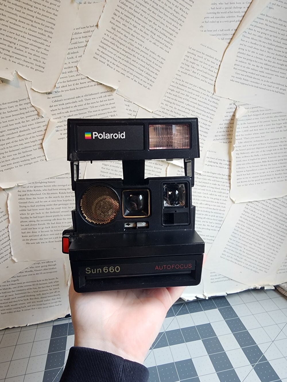 Polaroid Sun 660 Autofocus Instant Camera – Black Vintage Camera